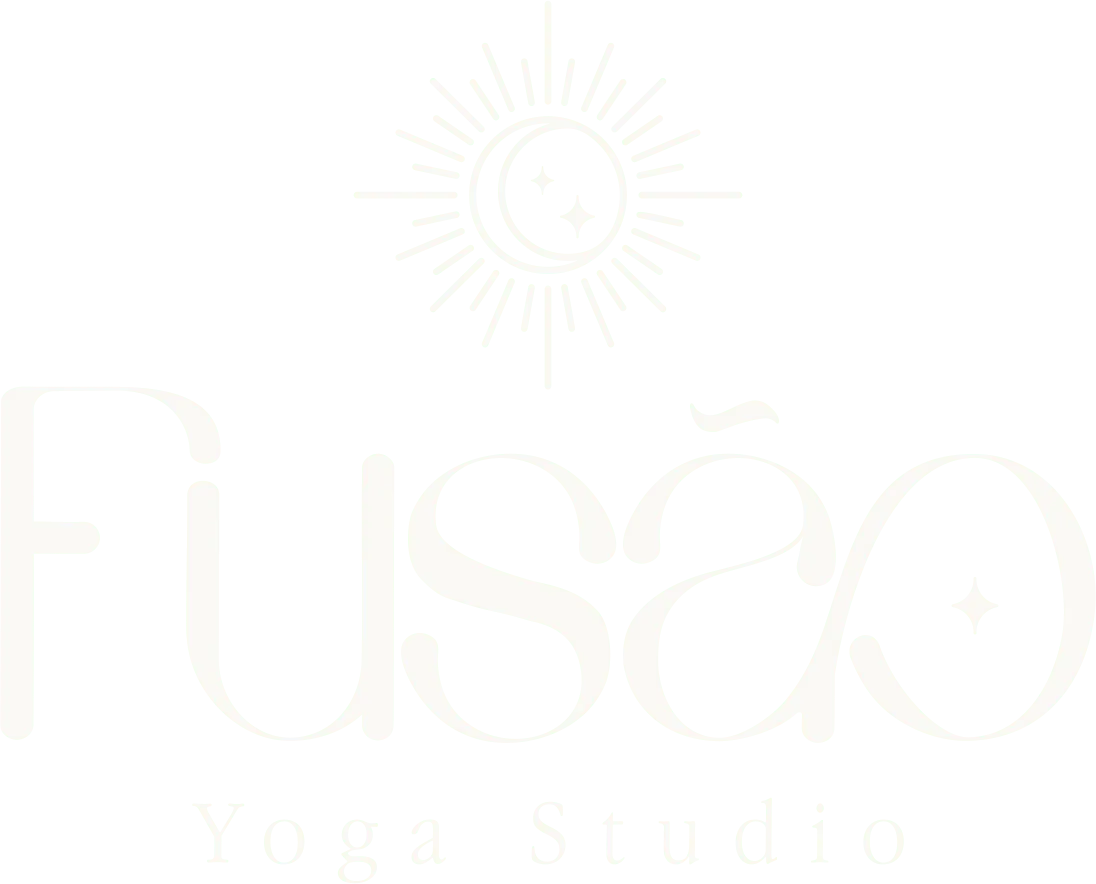 logo - Fusão Yoga Studio - logo branco texto e imagem