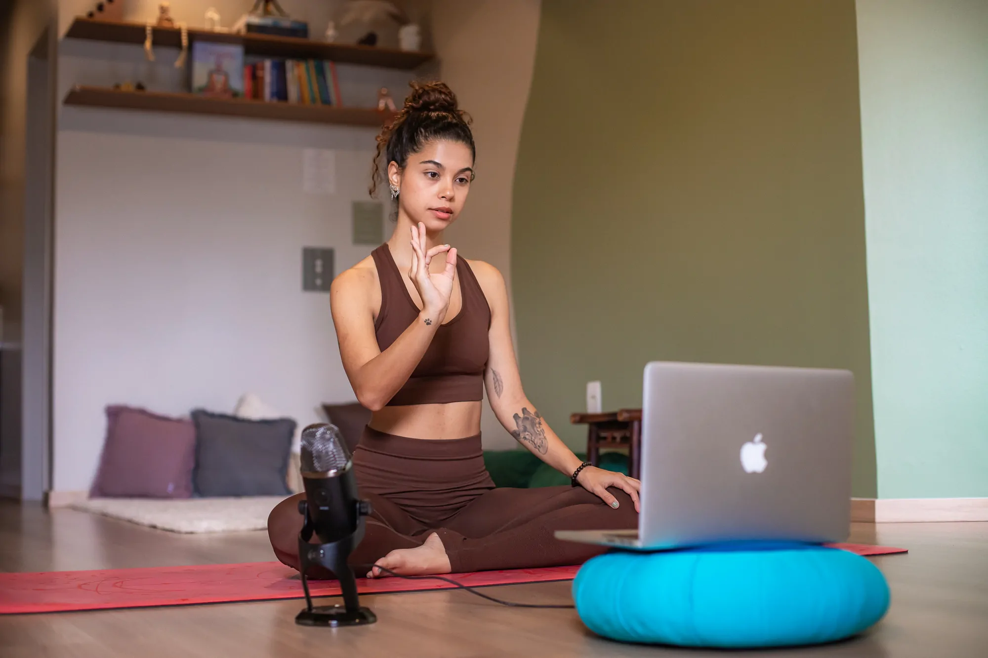 yoga online - Fusão Yoga Studio - aula online jnana mudra